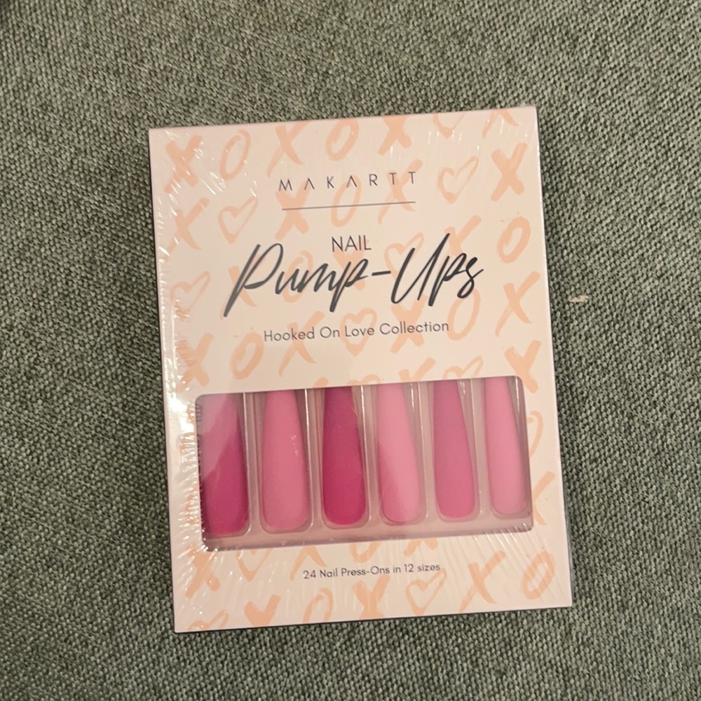 Nail Pump-Ups hooked on Love collection